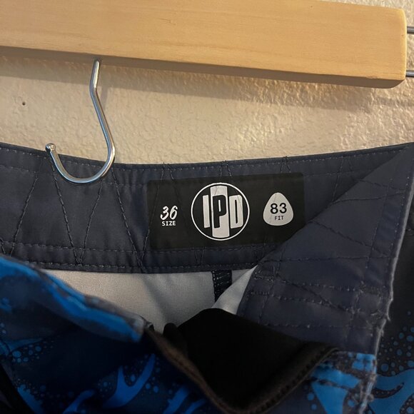 Size 36 Men's Swim Trunks - Picture 3 of 4